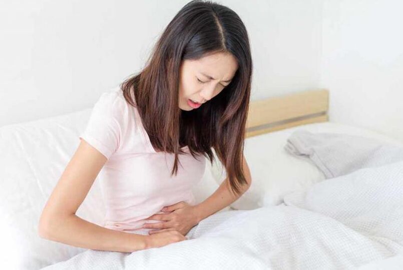 Abdominal pain is a common symptom of worm infection. 