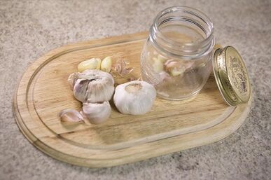 Garlic idles to remove parasites from the body